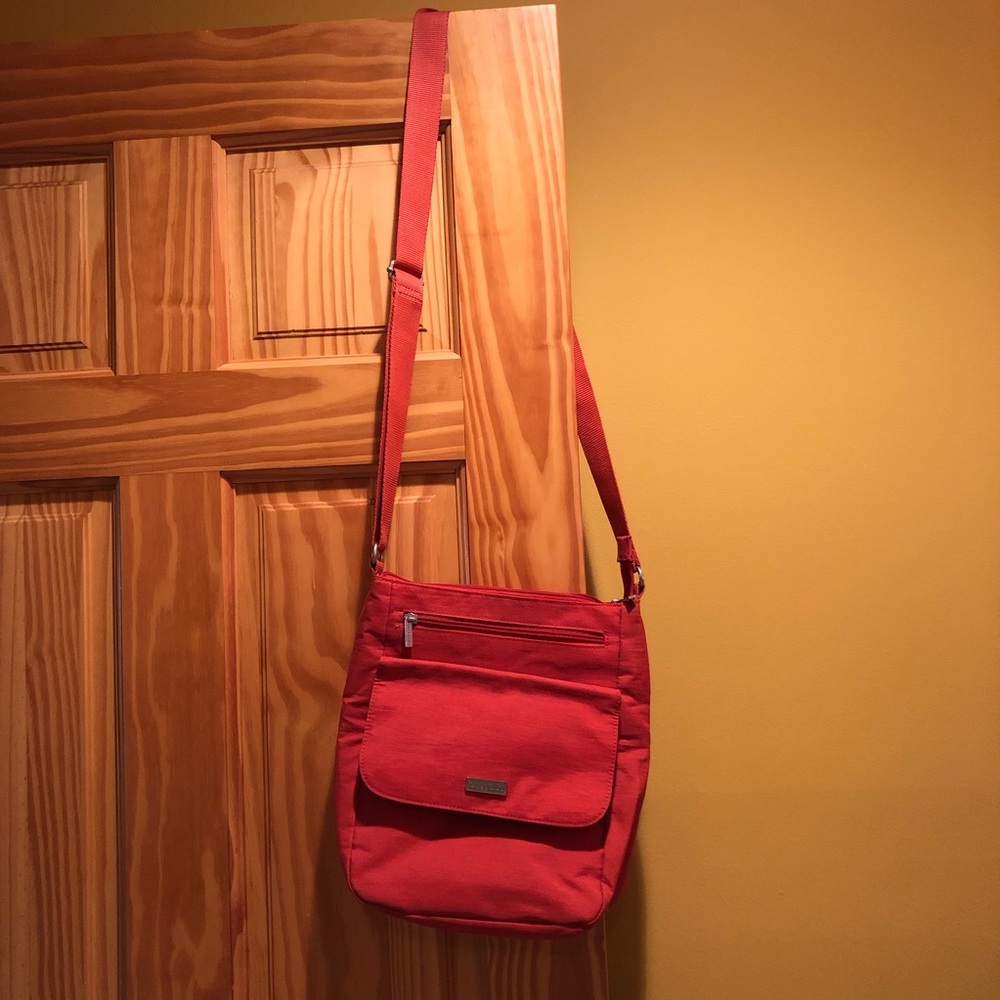 Baggalini crossbody nylon bag! 💃🏻👜